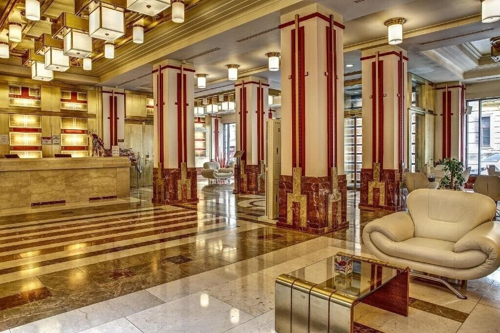 Отель Majestic Plaza 4*