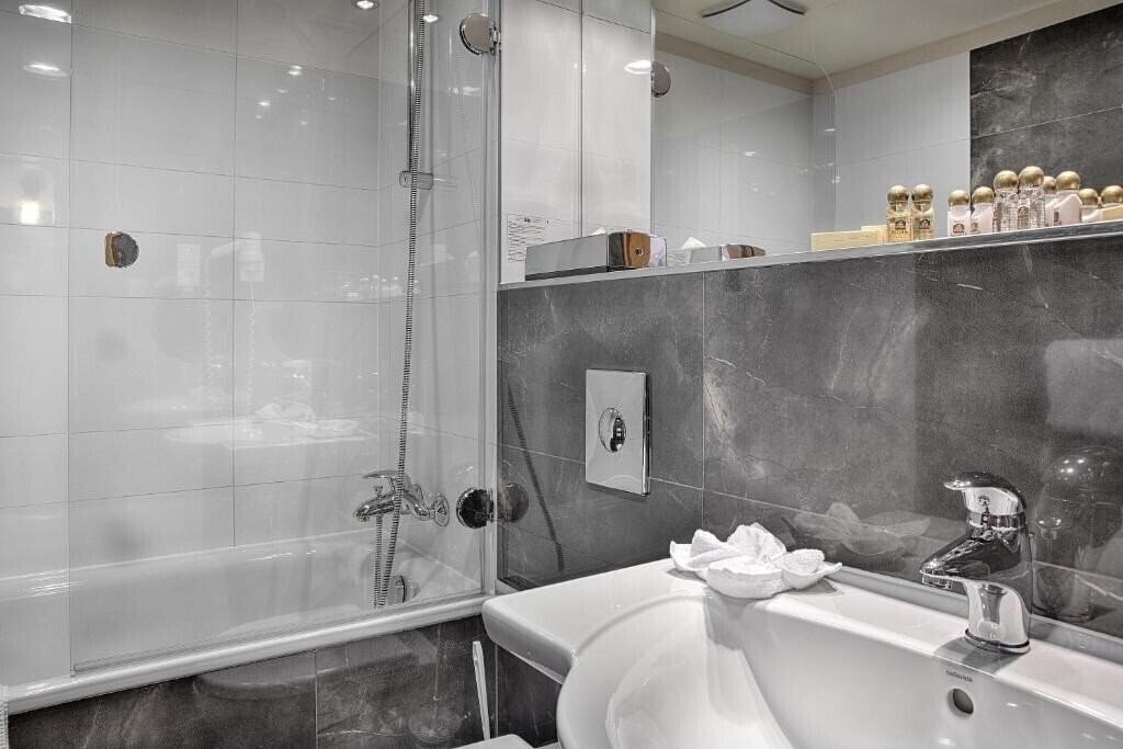 Фотография Majestic Plaza 4*
