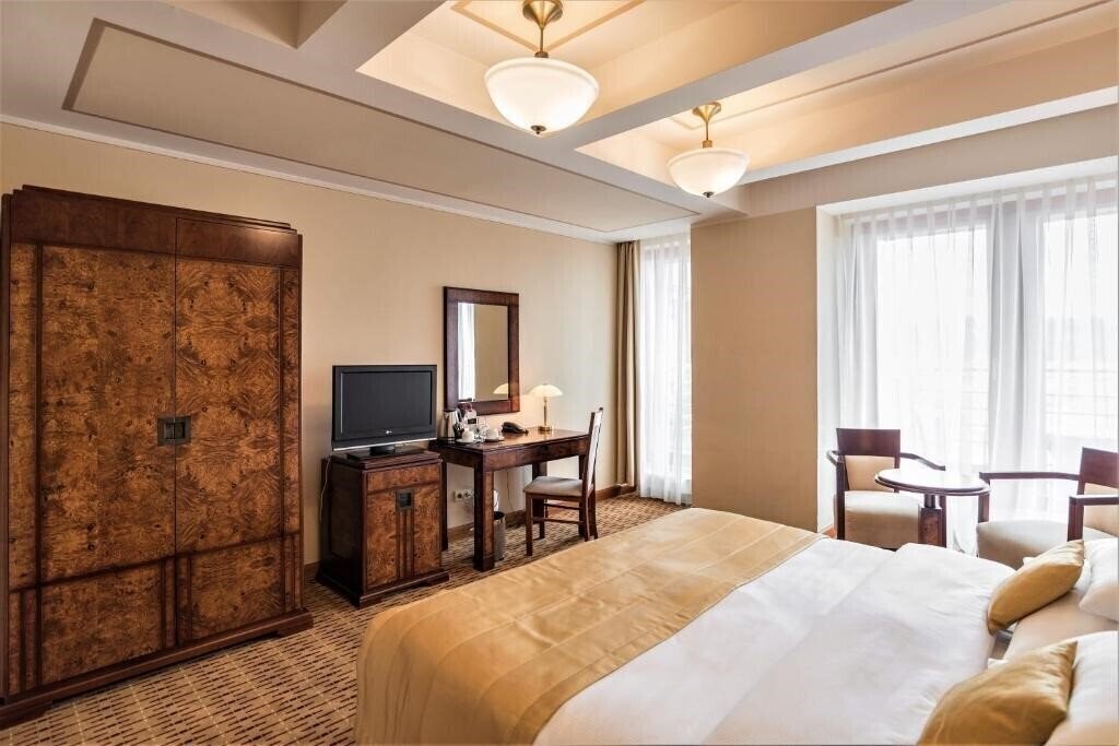 Изображение Majestic Plaza 4*