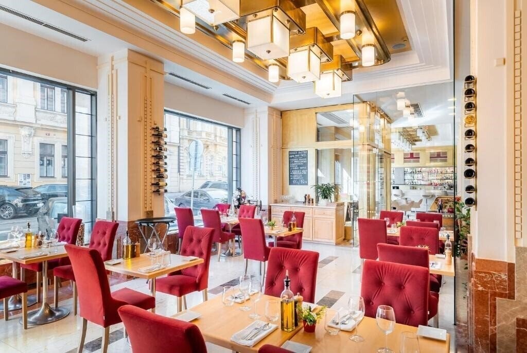 Апартаменты Majestic Plaza 4*