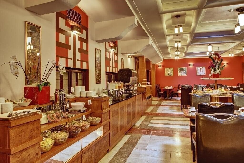 Панорама Majestic Plaza 4*