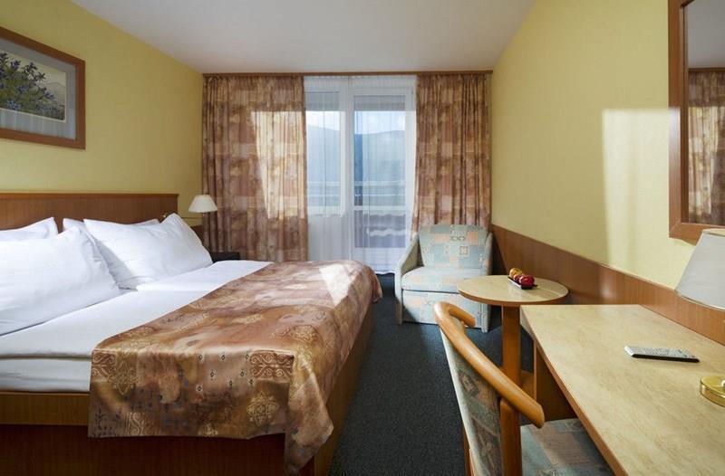 Территория Orea Hotel Horal 4*