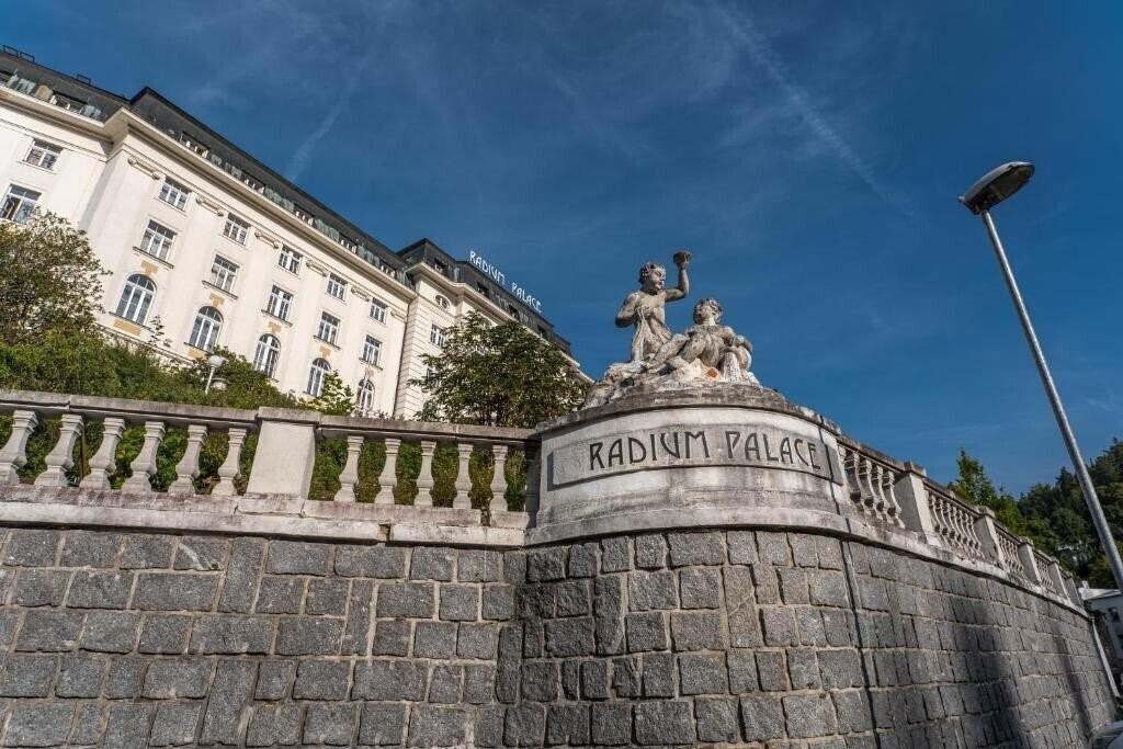 Панорама Radium Palace 4*