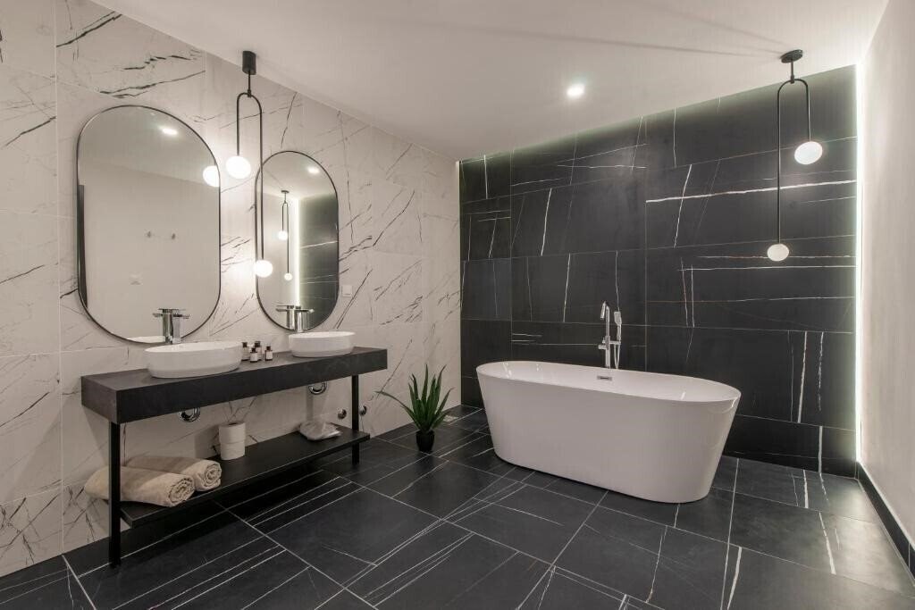 Апартаменти Soho Suites 4*