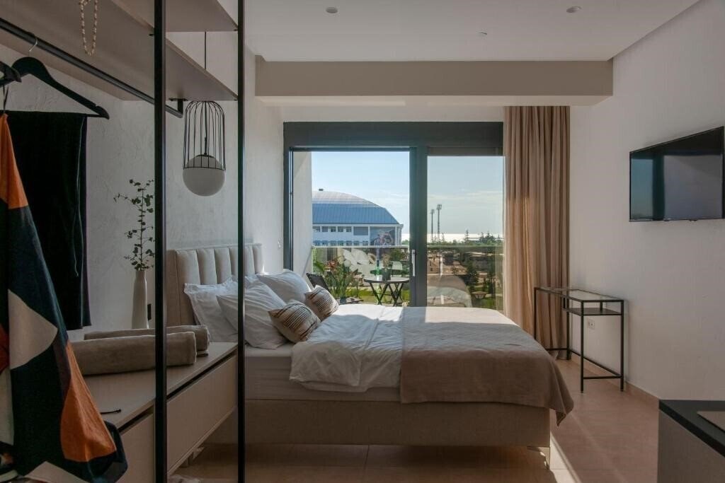 Готель Soho Suites 4*