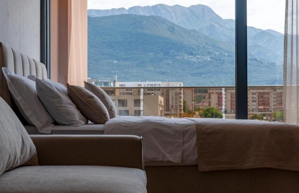 Панорама Soho Suites 4*