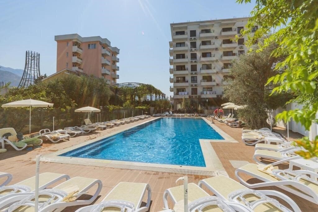 Готель Hotel Pharos Bar 3*