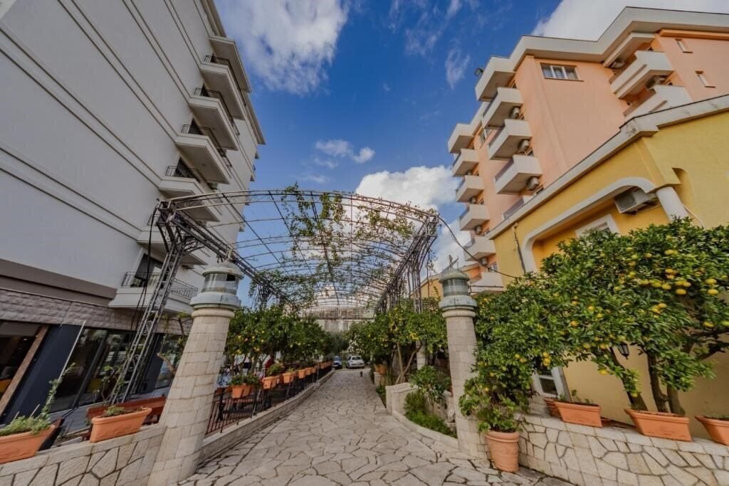 Фотографія Hotel Pharos Bar 3*