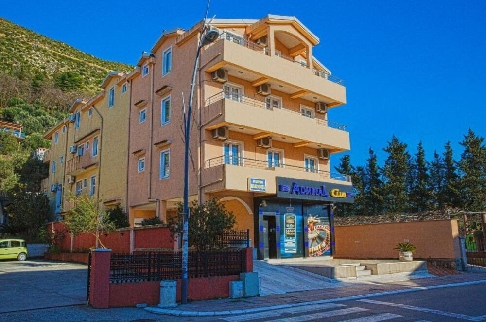 Готель Harmonia Apartments 4*