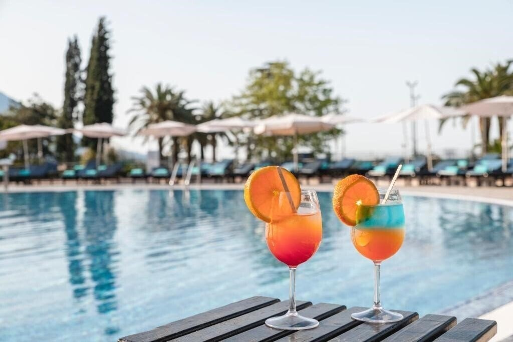 Апартаменты Iberostar Waves Bellevue (ex. Iberostar Bellevue) 4*