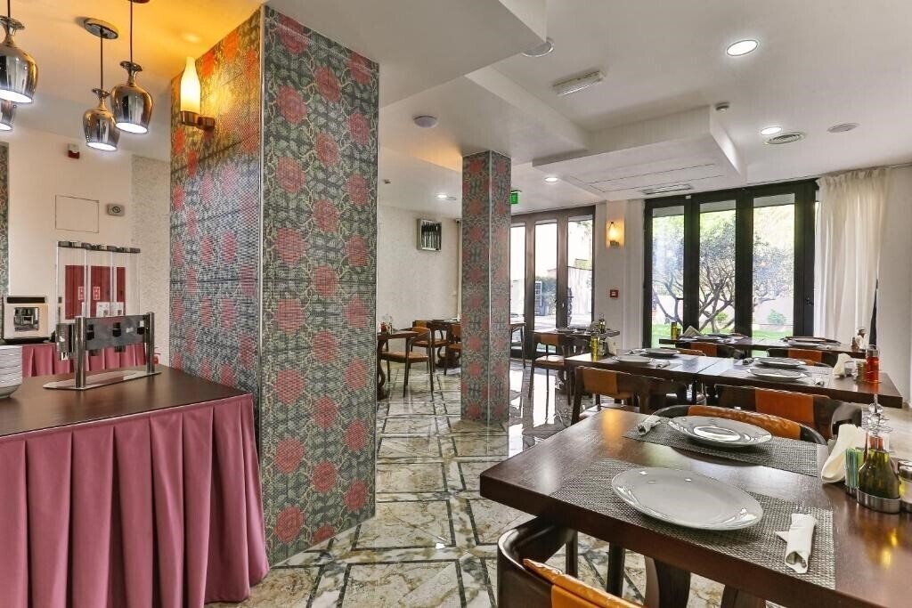 Вид Hotel Premier (ex. Nadezhda) 4*