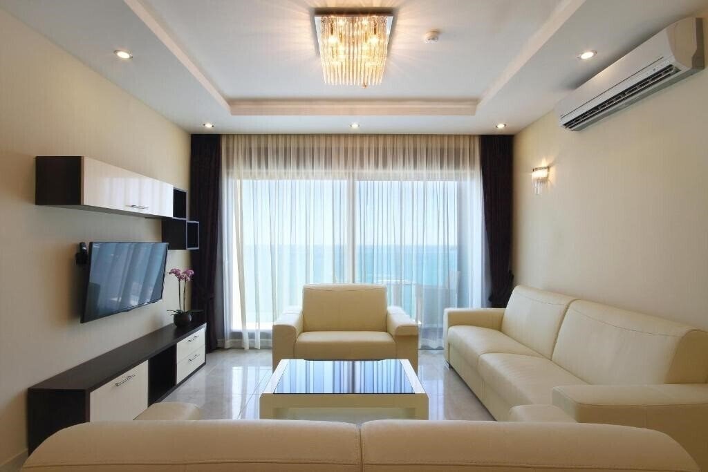 Панорама Villa Shine 4*