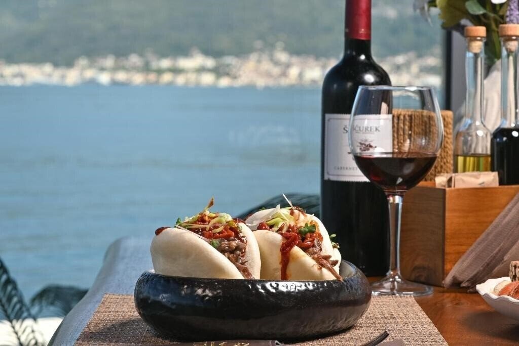 Апартаменты Kristina Hotel 5*