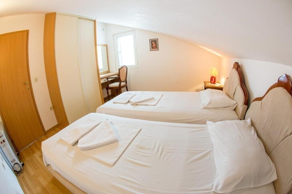 Апартаменти Lukas Apartments 3*