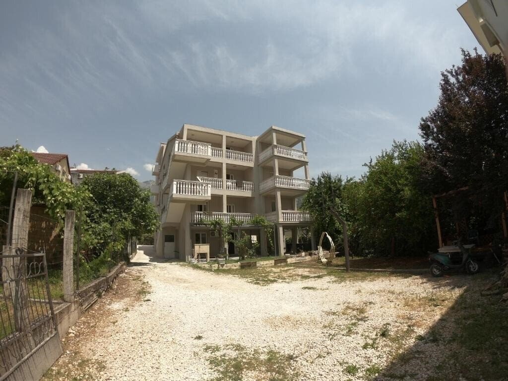 Готель Martinovic Apartments 3*