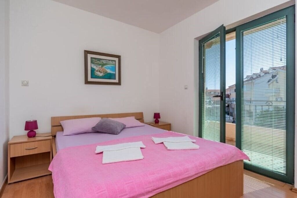 Панорама Lidia Apartments 3*