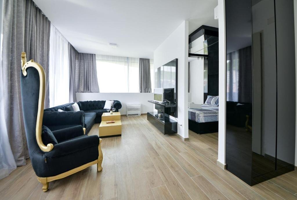 Отель Blue Moon Apartment 4*