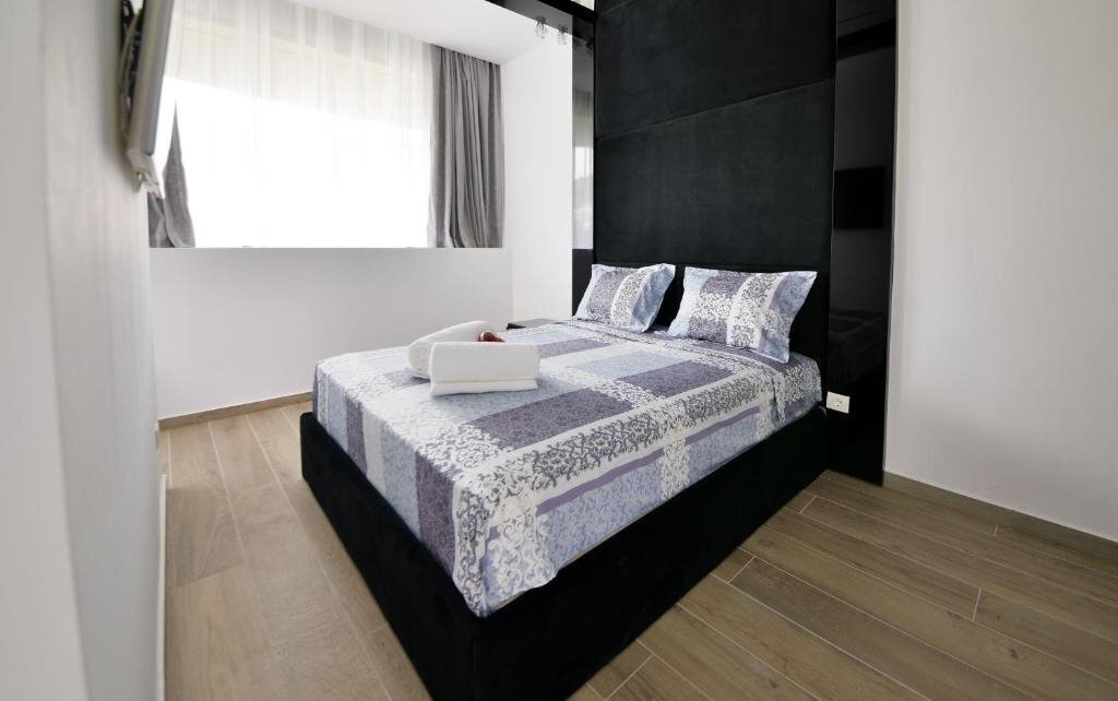 Апартаменты Blue Moon Apartment 4*