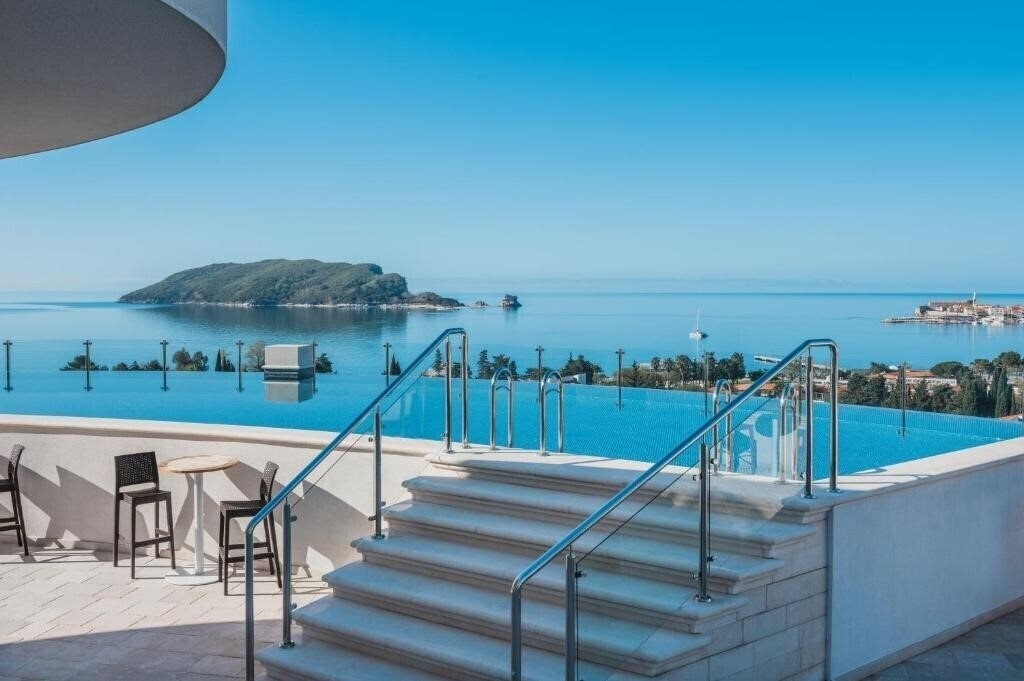 Територія Iberostar Waves Slavija (ex. Iberostar Slavija, Slavija Budva, Slavija) 5*