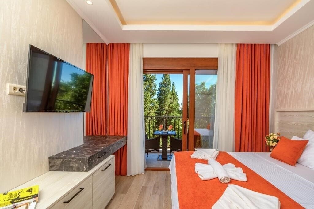 Панорама Luxury Apartments Queen 4*