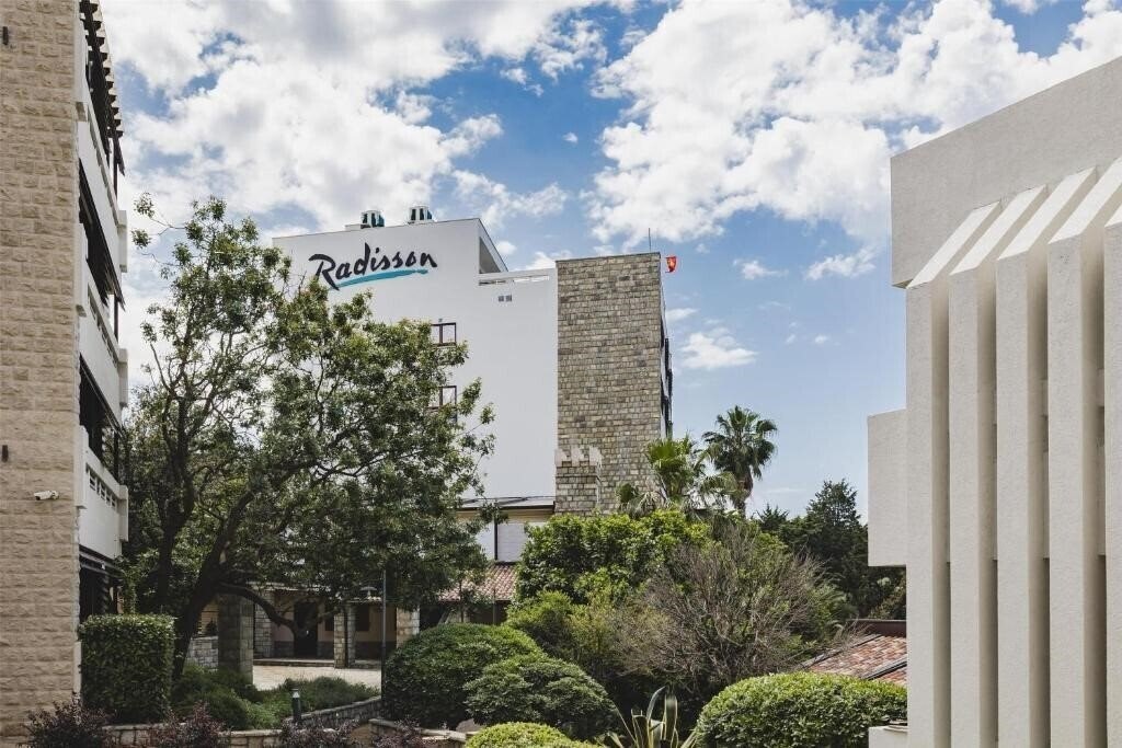 Апартаменты Radisson Resort Ruza Vjetrova 4*