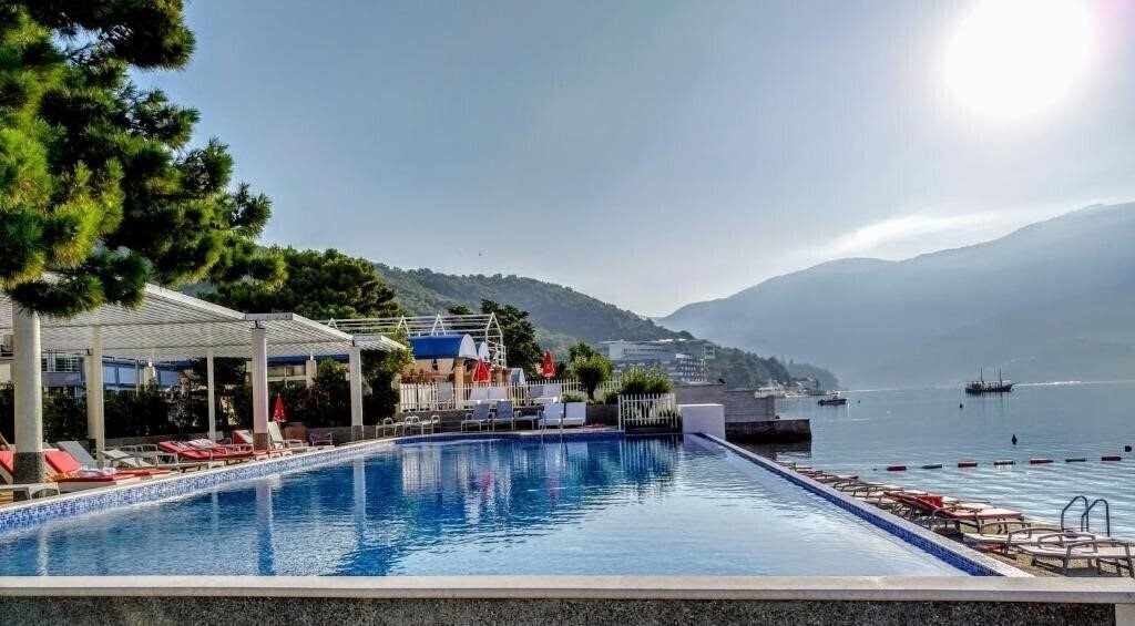 Вид Carine Hotel Delfin (ex. Carine Delfin Bijela, Iberostar Bijela Delfin, Delfin) 4*