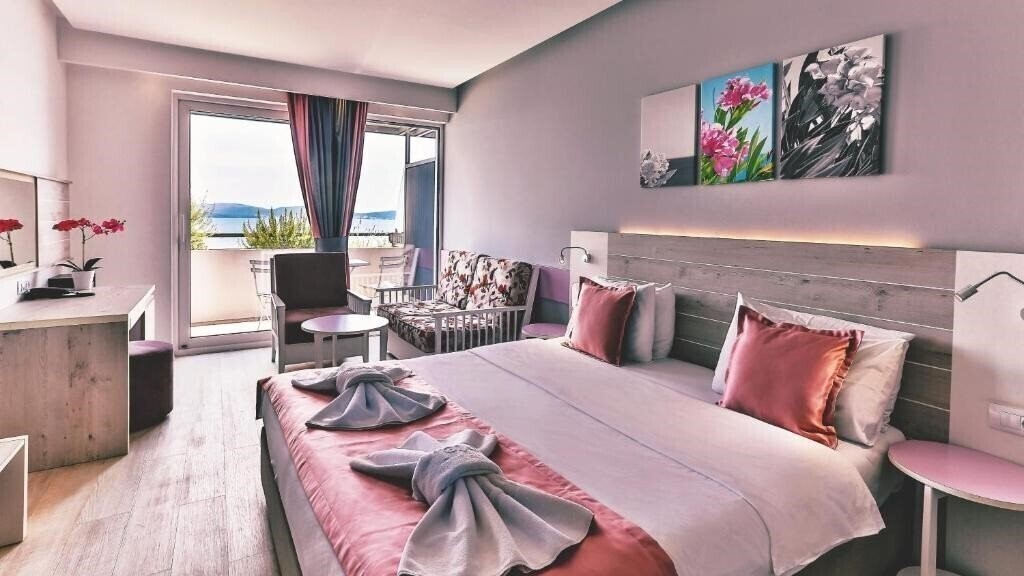 Панорама Carine Hotel Park 4*