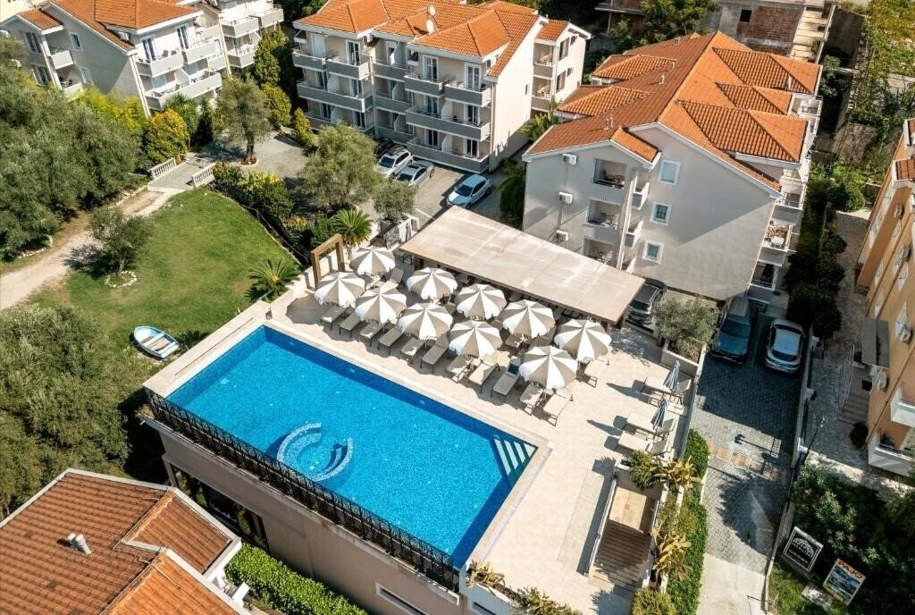 Отель Sun Village Apartments 4*