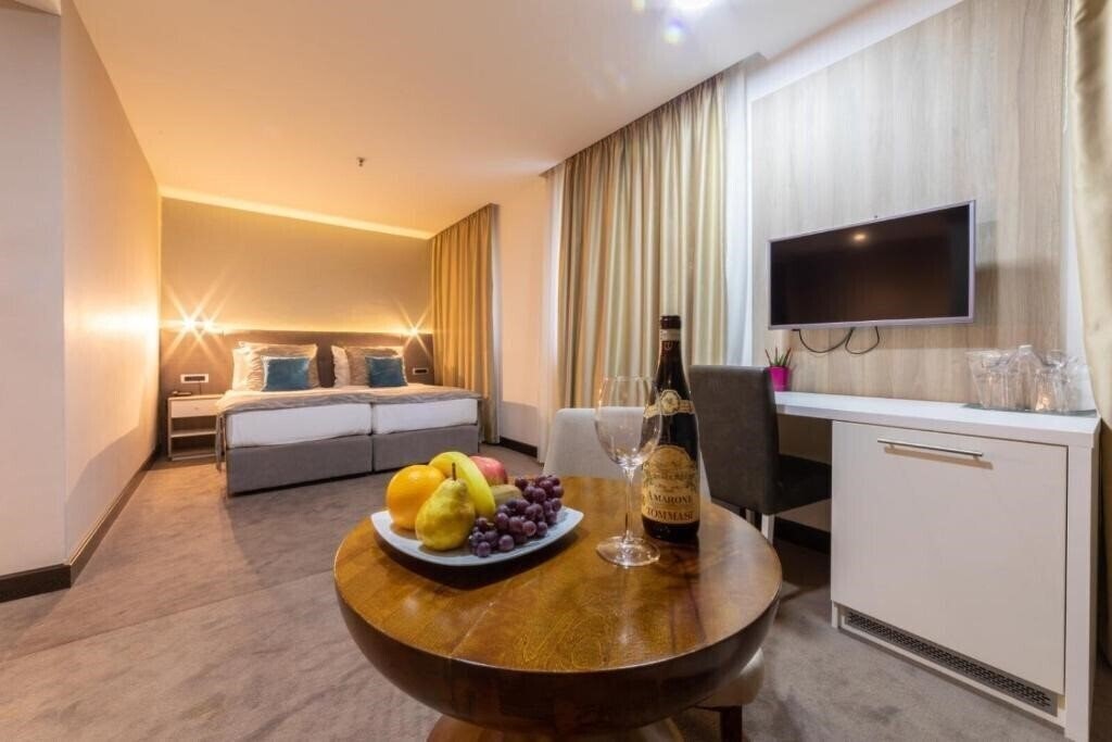 Территория Hotel Berane 4*