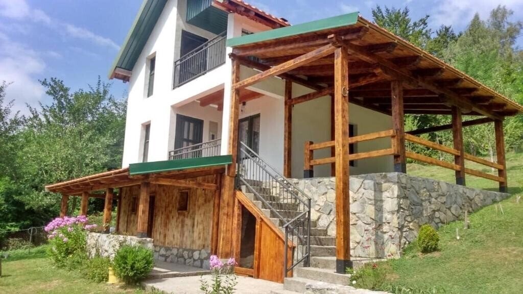 Готель Apartments Lux 3*