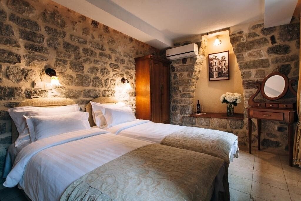 Апартаменти Small Art Hotel Galathea 4*