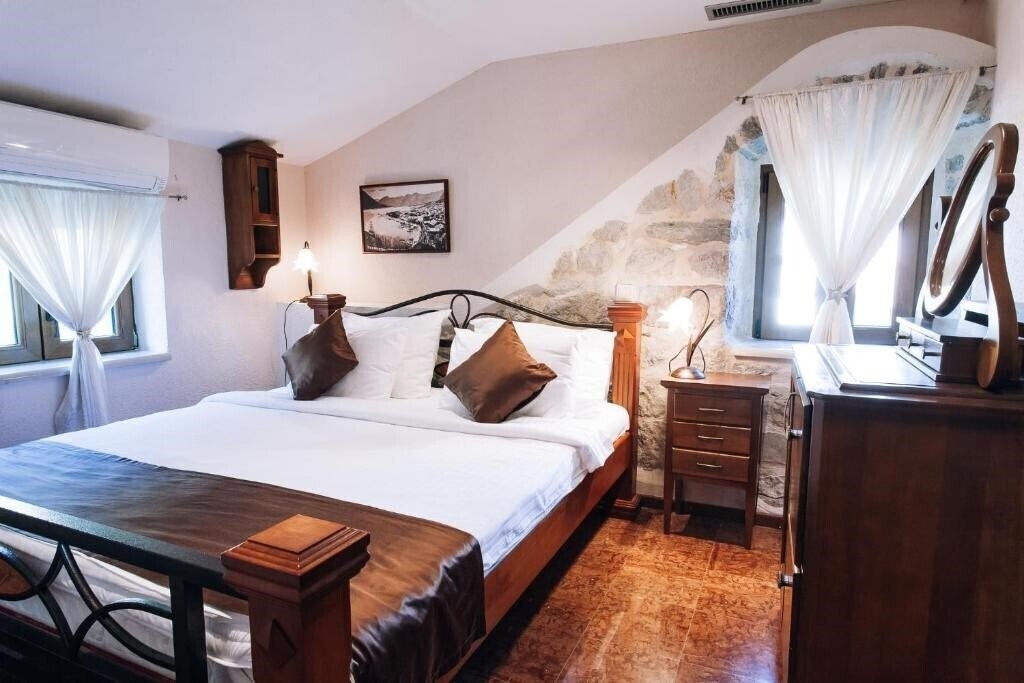 Панорама Small Art Hotel Galathea 4*