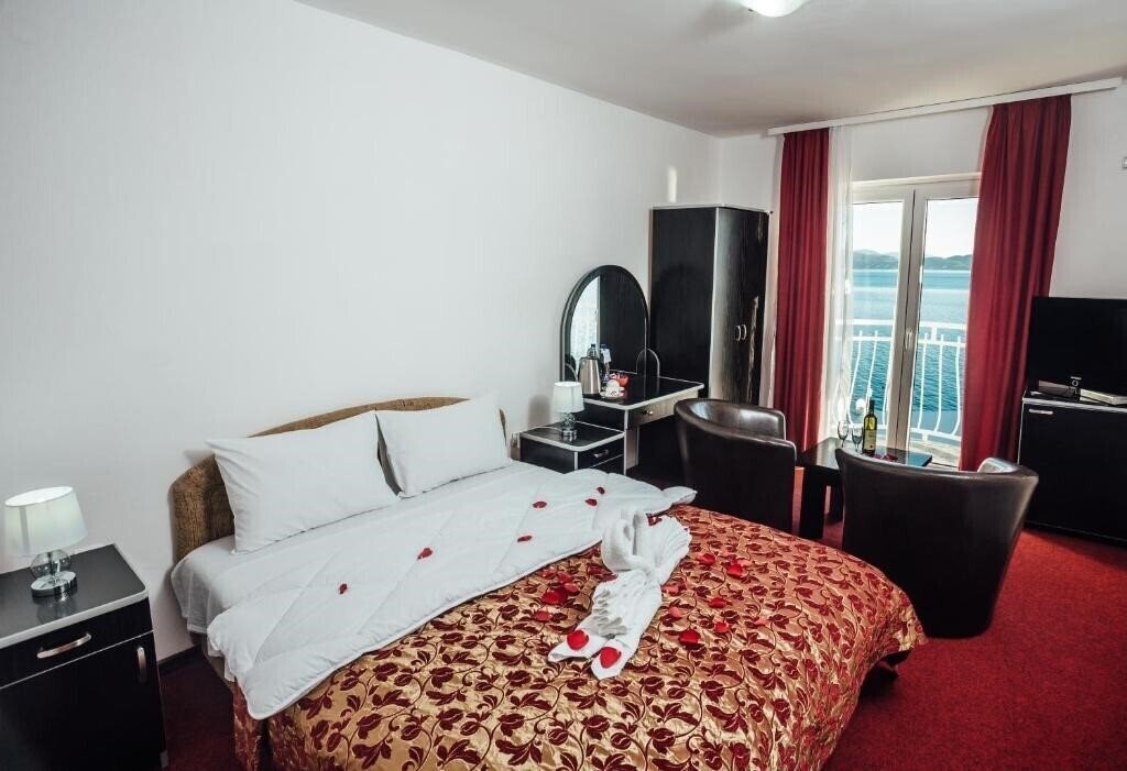 Панорама Azzurro Bijela 4*