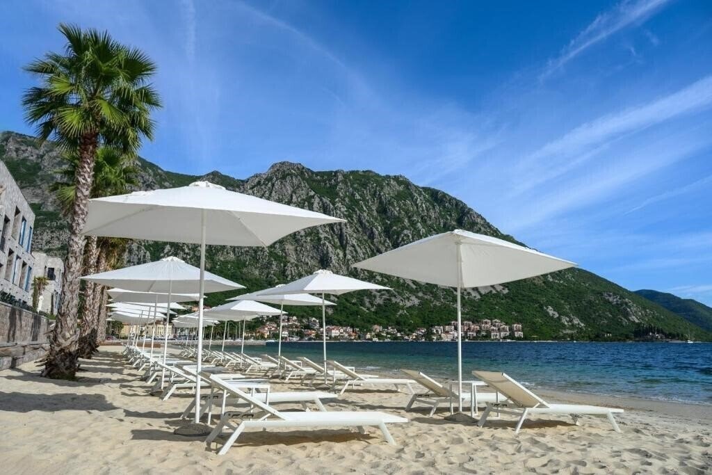 Отель Movenpick Hotel & Residences Teuta Kotor Bay 5*