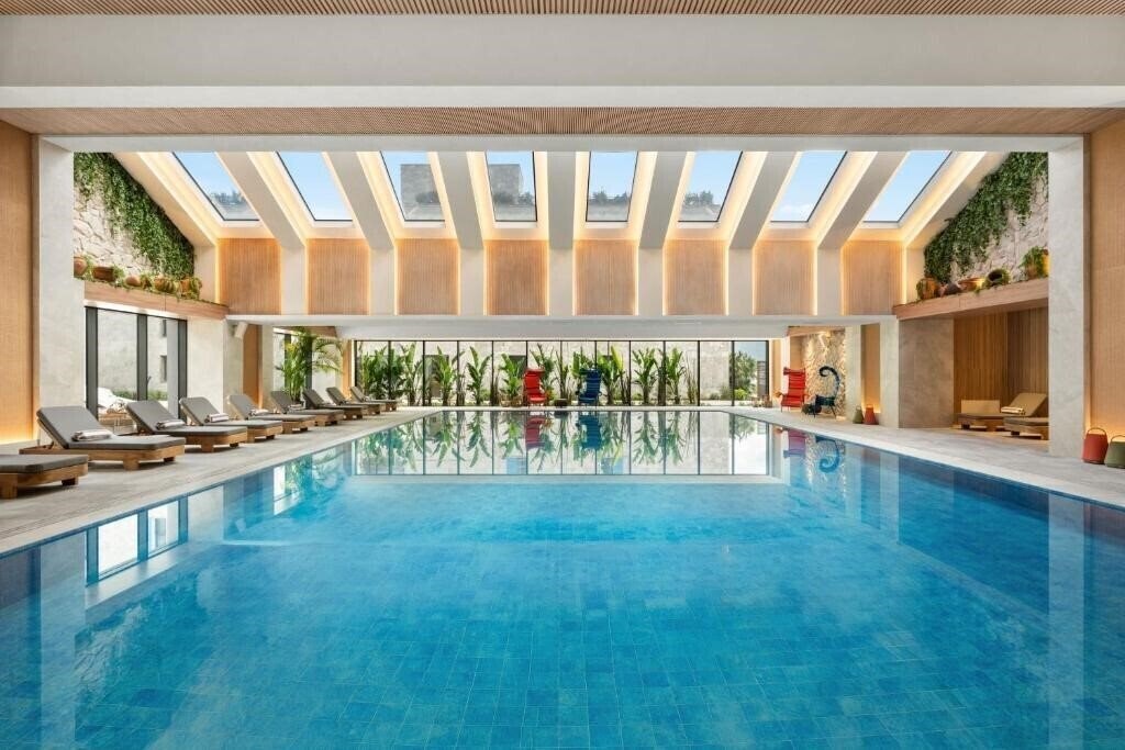 Вид Movenpick Hotel & Residences Teuta Kotor Bay 5*