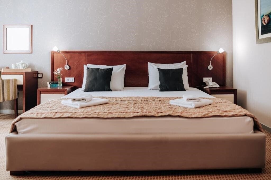 Панорама Del Mar Petrovac апартаменты