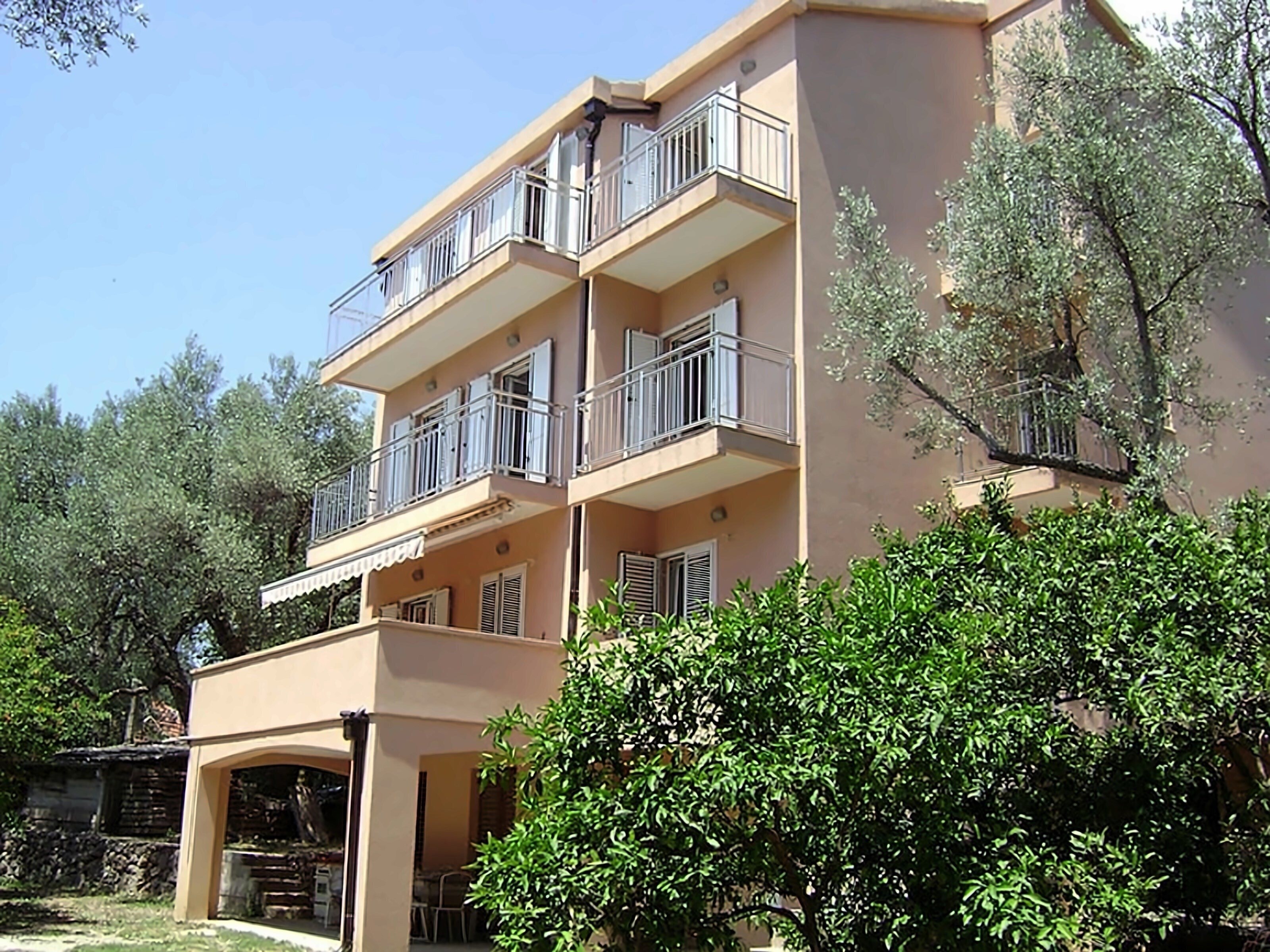 Отель Seagull's Flight Dolphin апартаменты