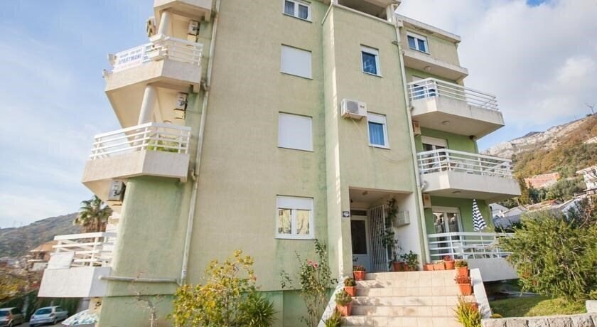 Вид Apartmani "M" 3*