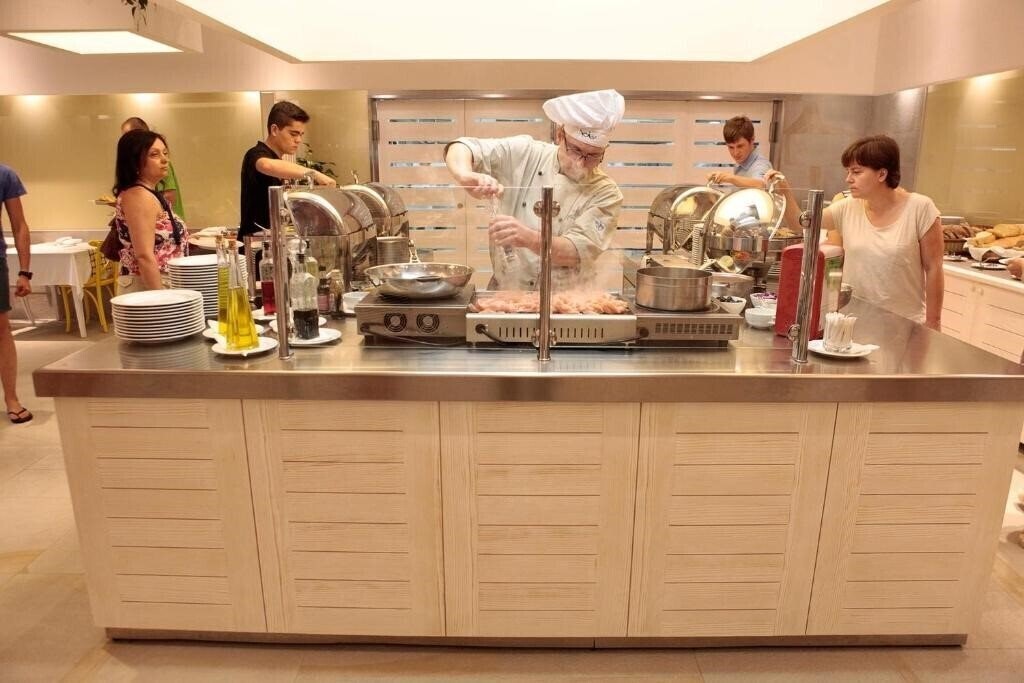 Панорама Castelastva 4*