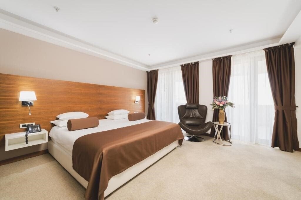 Територія Hotel Aurel 4*