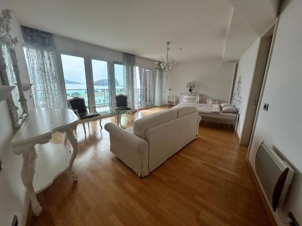 Апартаменти Apartments Krug 4*