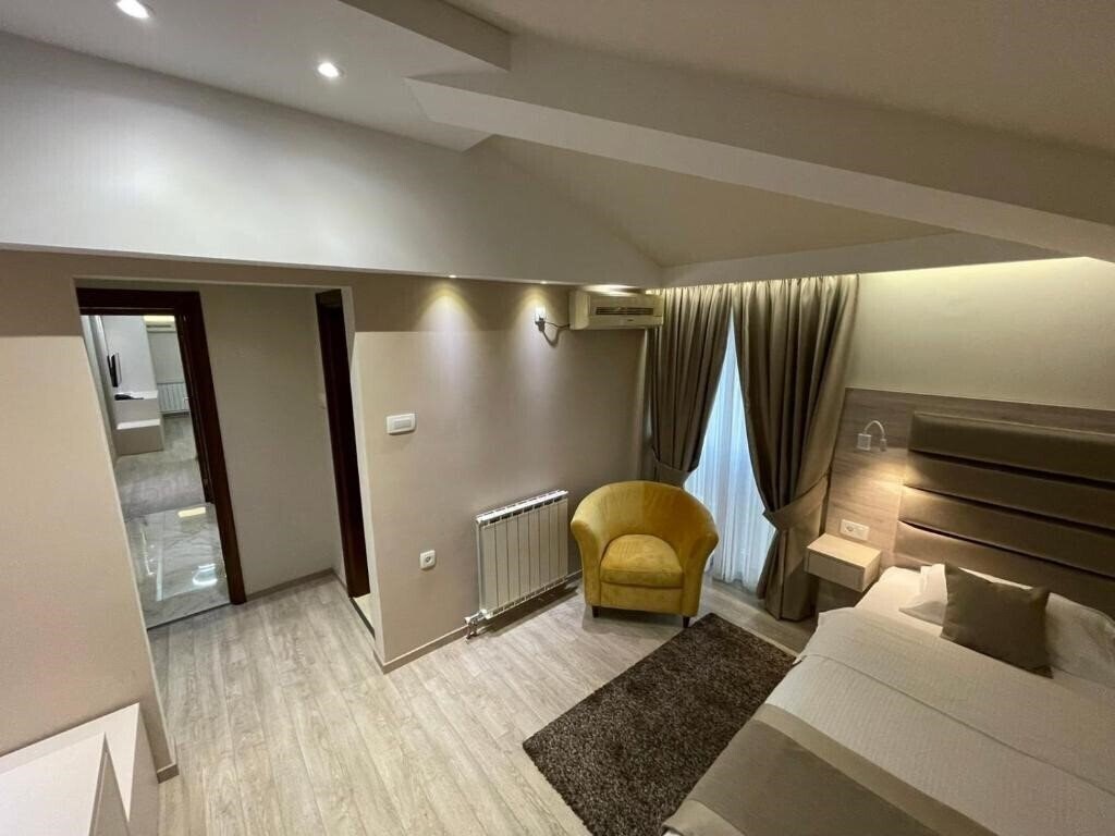 Апартаменти Holiday Hotel Podgorica 3*