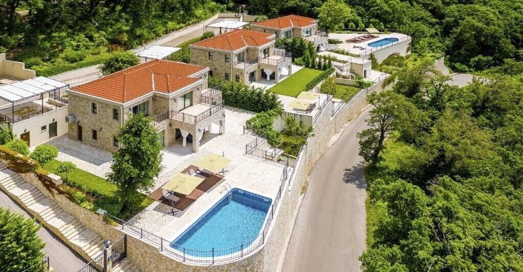 Апартаменти Oak Leaf Residence 5*