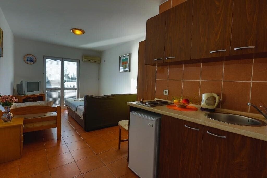 Вид Perovic Sutomore 3*