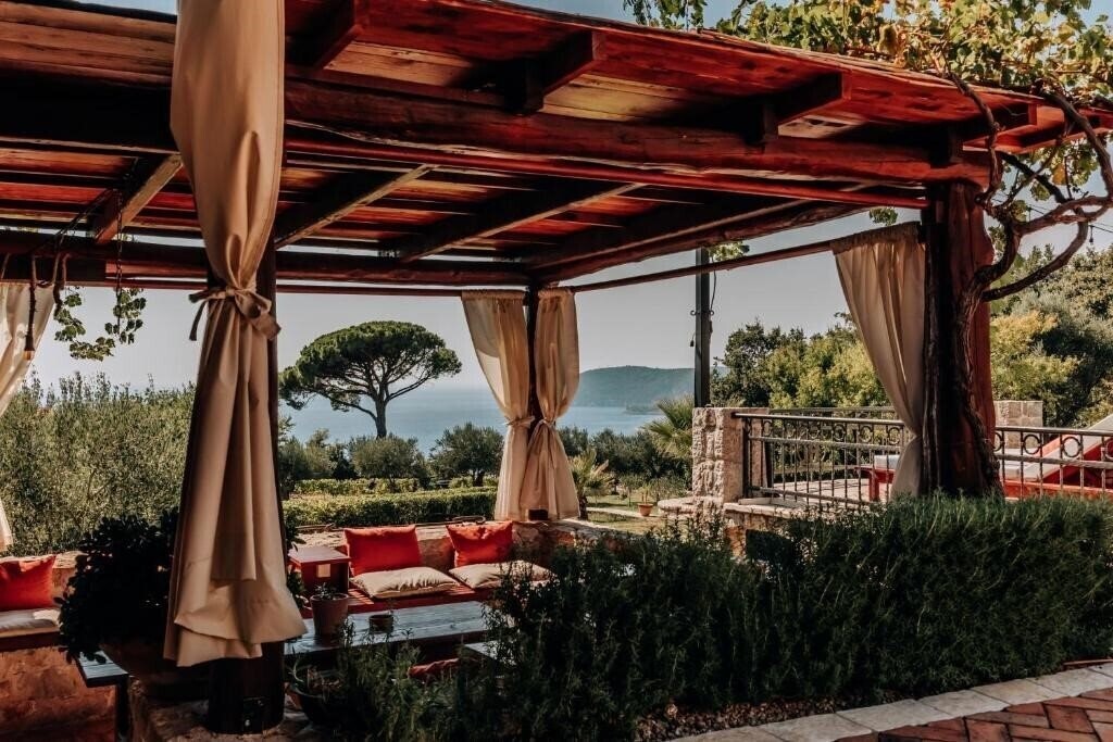 Вид Talici Hill Villa 4*