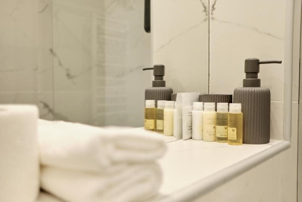 Апартаменти Zebra Hotel 4*