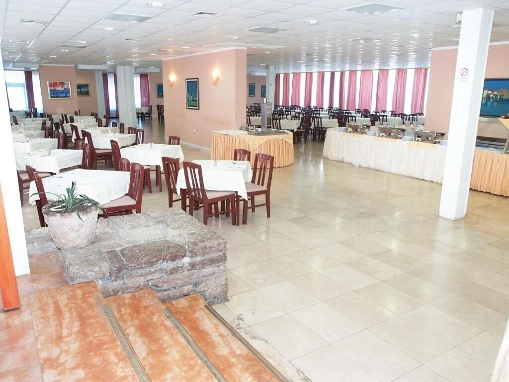 Территория Kamelija Tivat 2*