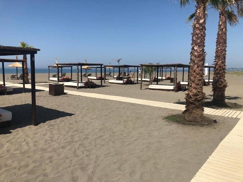 Територія Holiday Apartments 4*