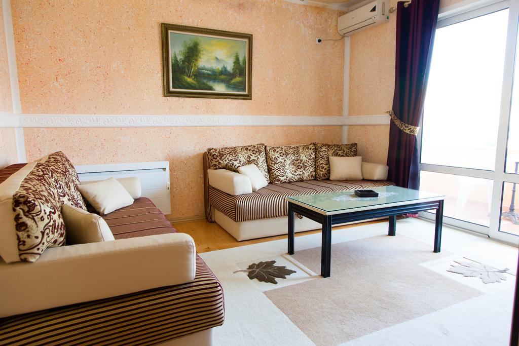 Панорама Holiday Apartments 4*
