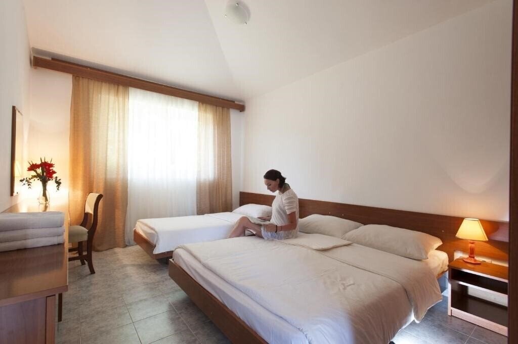 Вид VELIKA PLAZA (ex. Velika Plaza Hotel) 2*